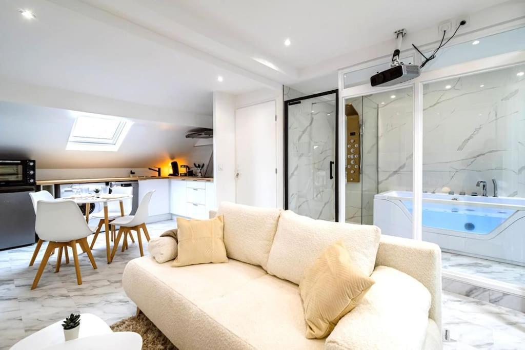 Oasis Chic - Spa Prive & Cinema Reims Luaran gambar