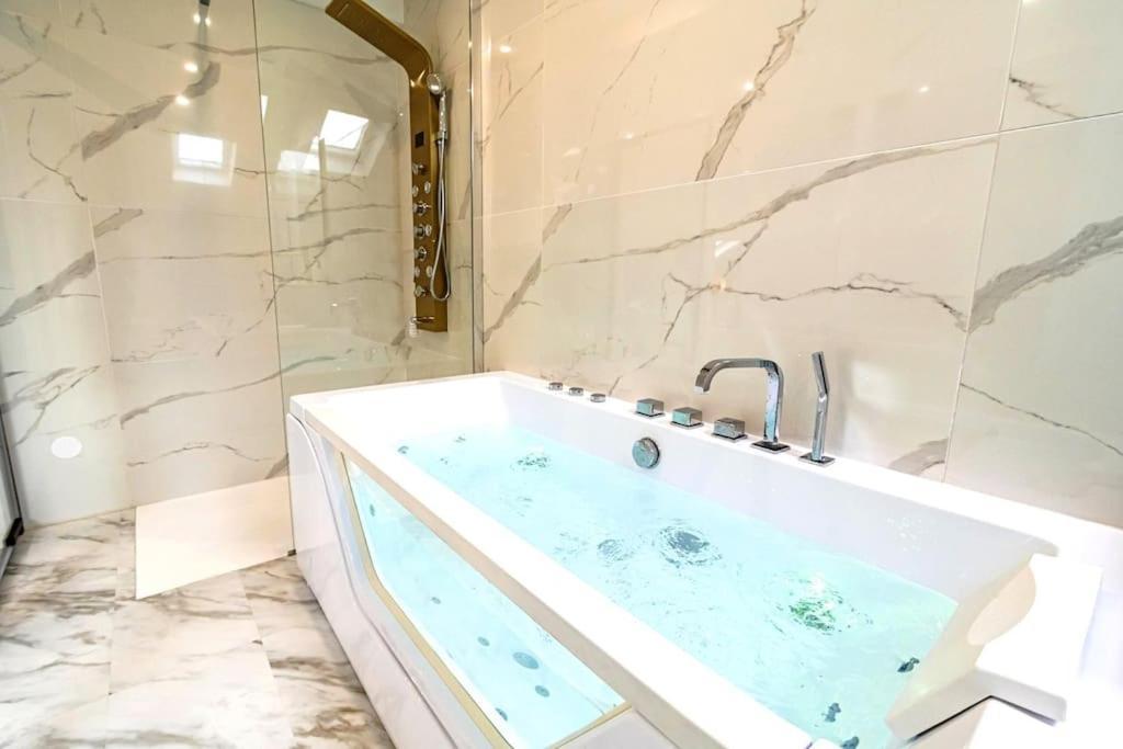 Oasis Chic - Spa Prive & Cinema Reims Luaran gambar